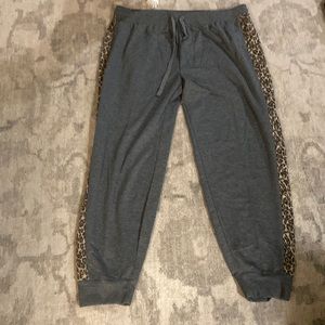 Splendid grey with animal print down the sides